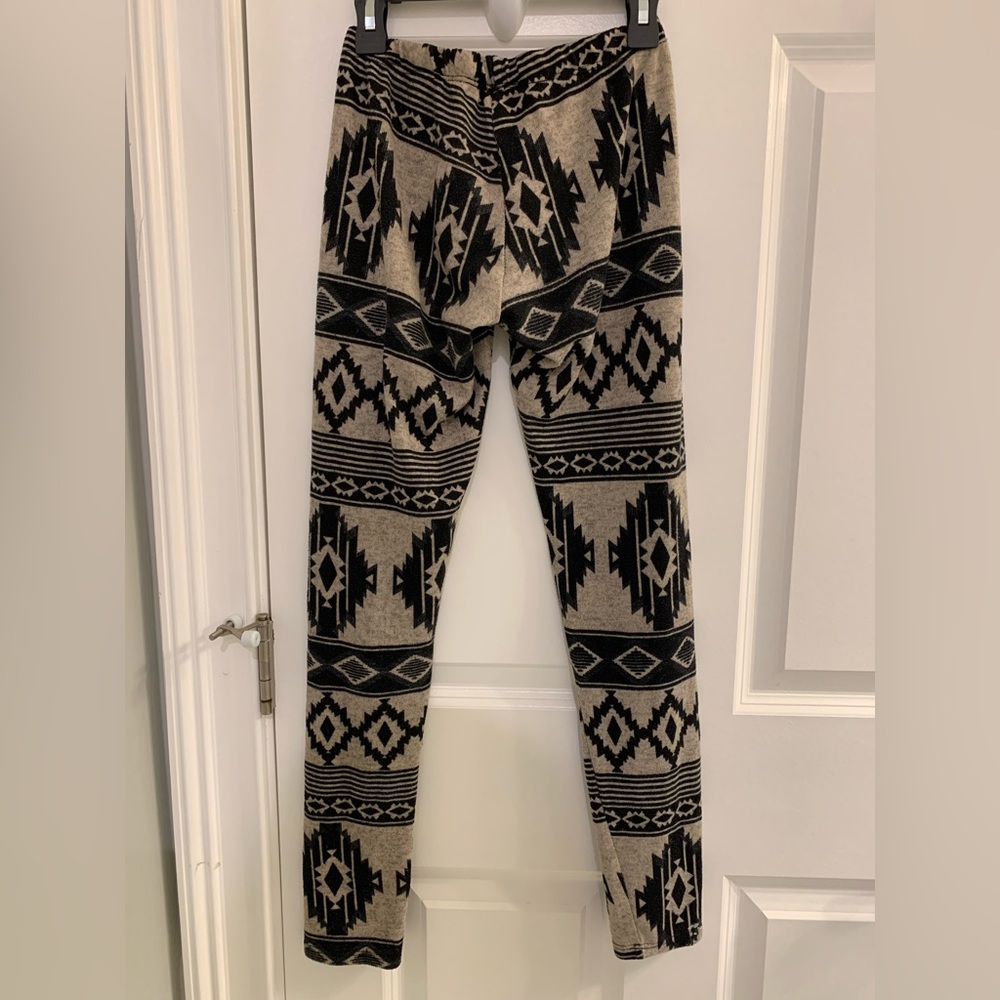 SEE YOU MONDAY LA β’ Winter Leggings - Picture 4 of 7